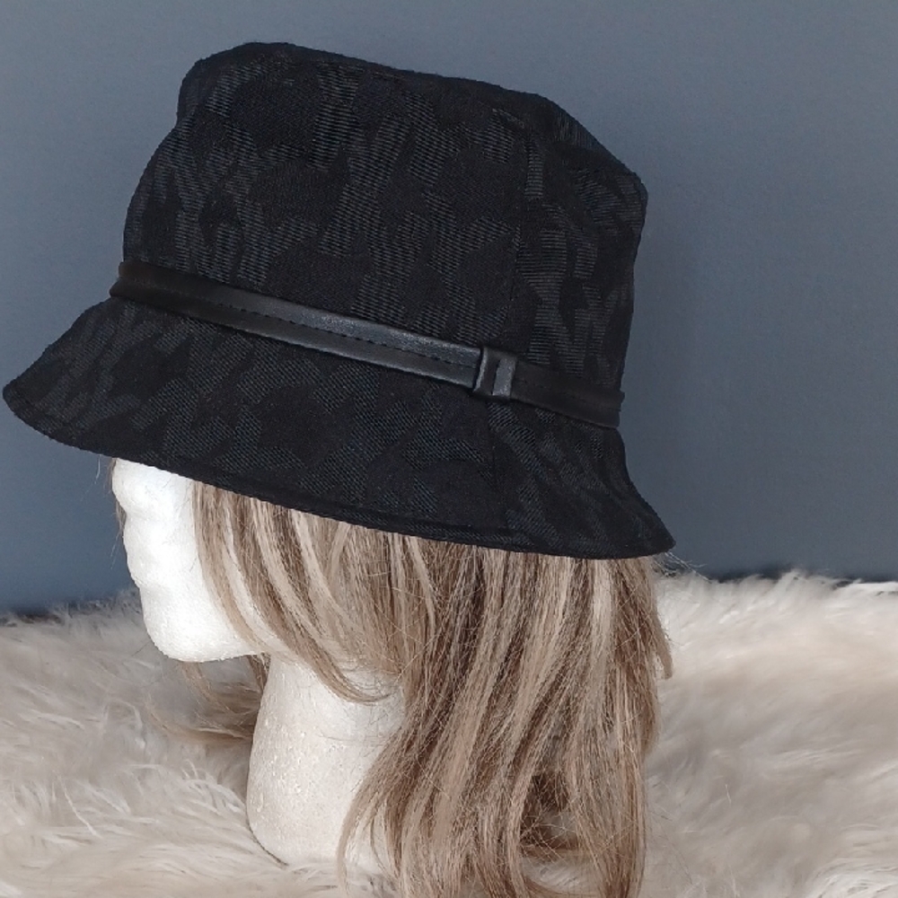 New York & Co  Signature Hat